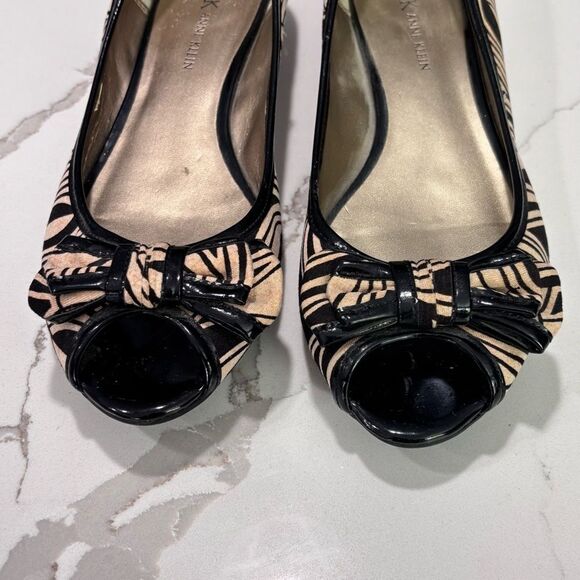 Anne Klein | Nifty Women’s Peep Toe Flats Black Tan Pattern 7.5M - Picture 2 of 10